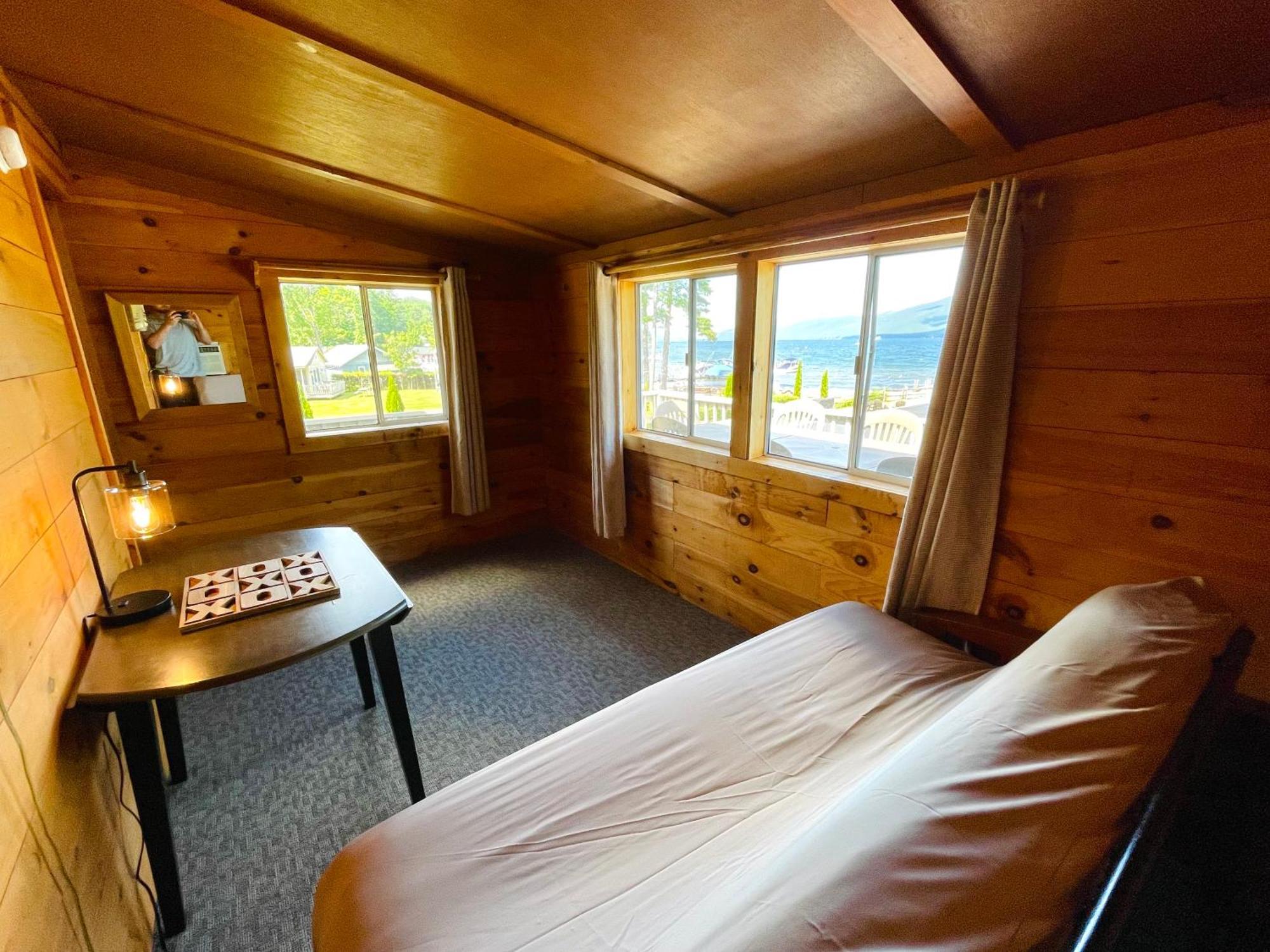 Waters Edge Lodge Лейк Джордж Екстериор снимка