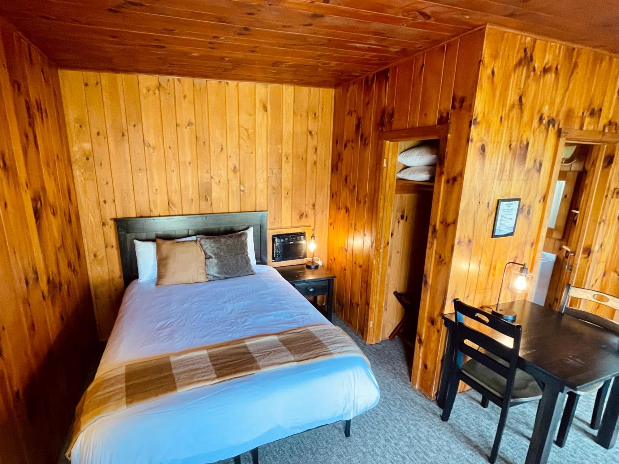 Waters Edge Lodge Лейк Джордж Екстериор снимка