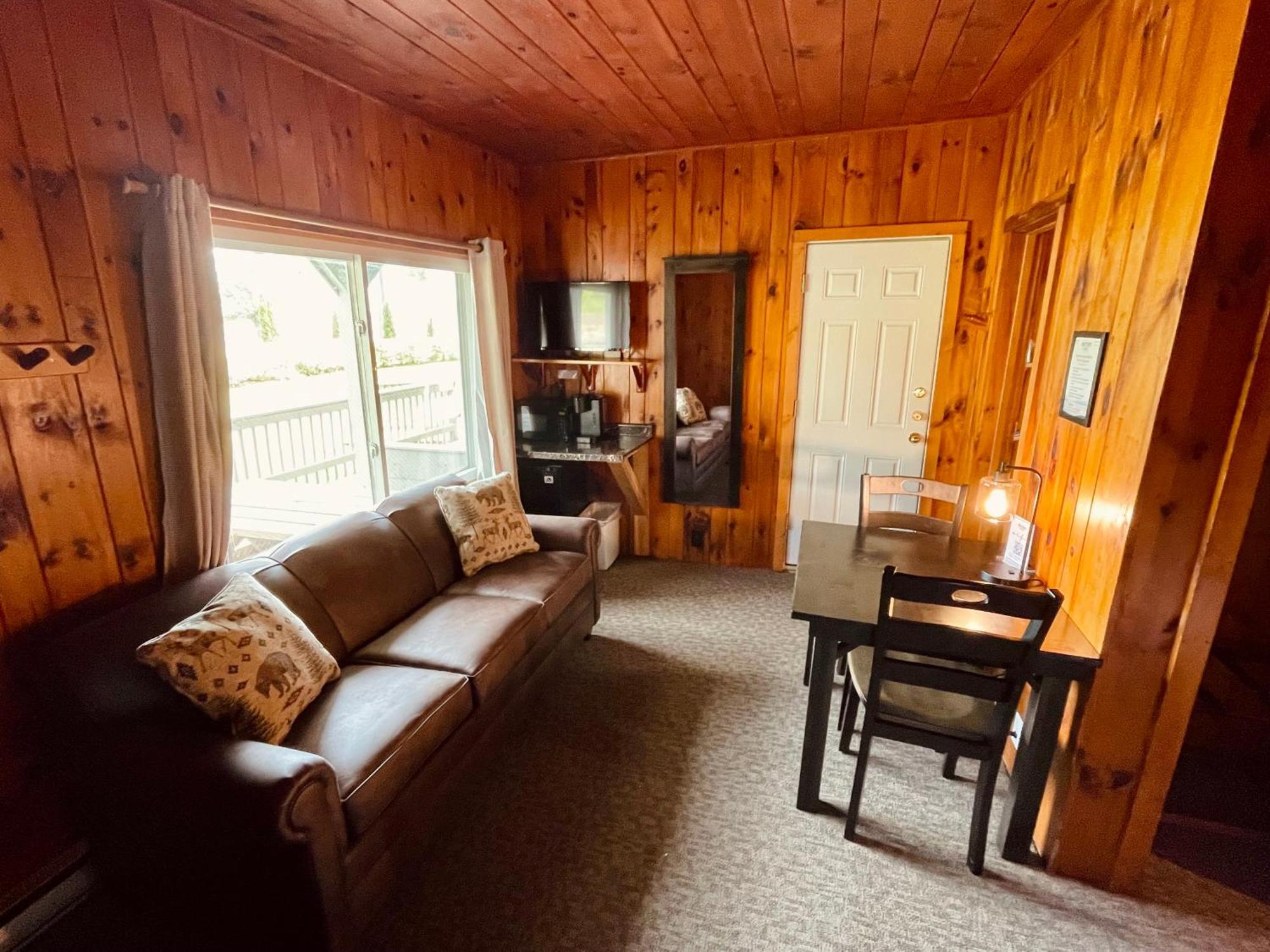 Waters Edge Lodge Лейк Джордж Екстериор снимка