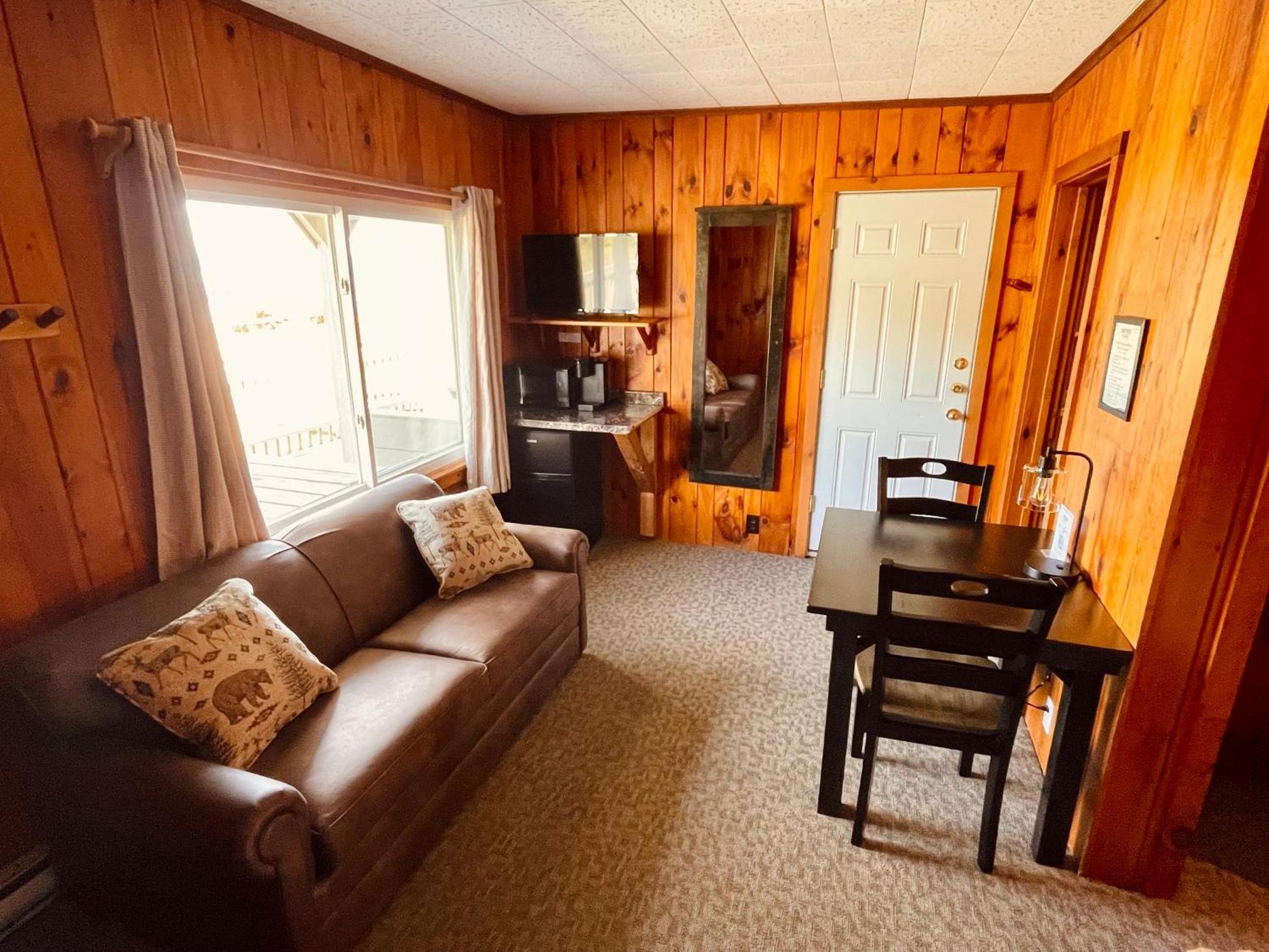 Waters Edge Lodge Лейк Джордж Екстериор снимка