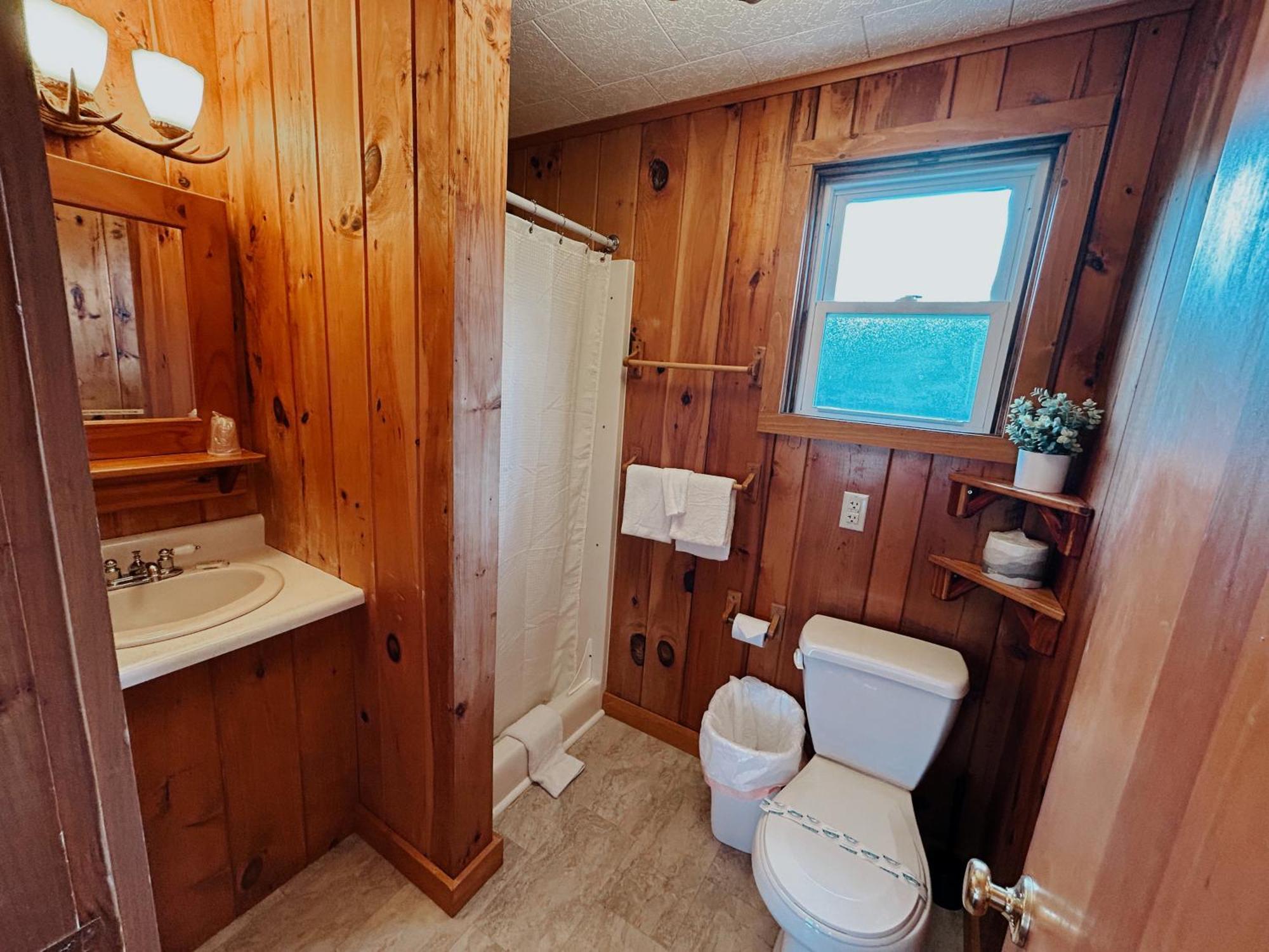 Waters Edge Lodge Лейк Джордж Екстериор снимка