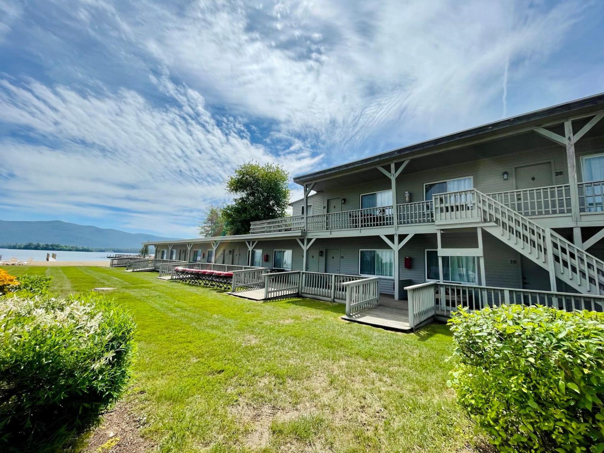 Waters Edge Lodge Лейк Джордж Екстериор снимка