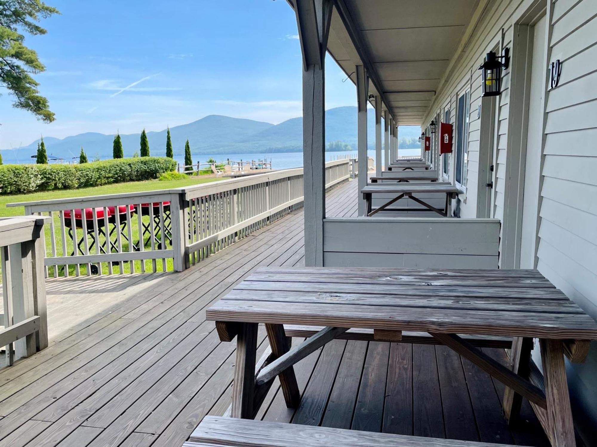 Waters Edge Lodge Лейк Джордж Екстериор снимка