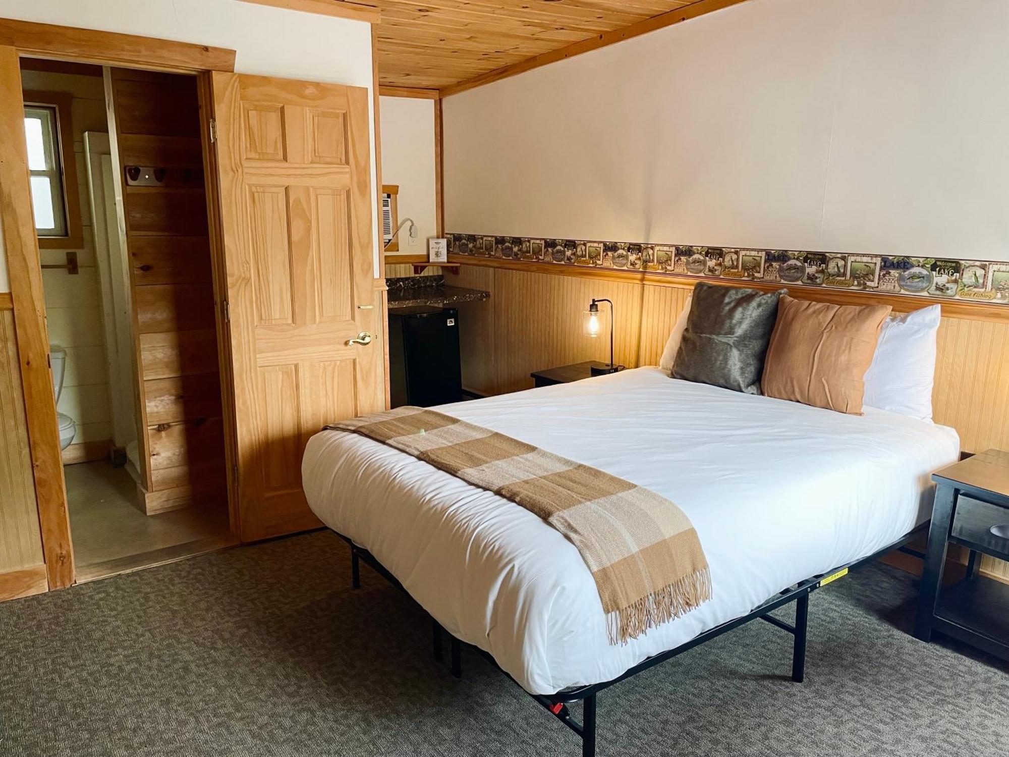 Waters Edge Lodge Лейк Джордж Екстериор снимка